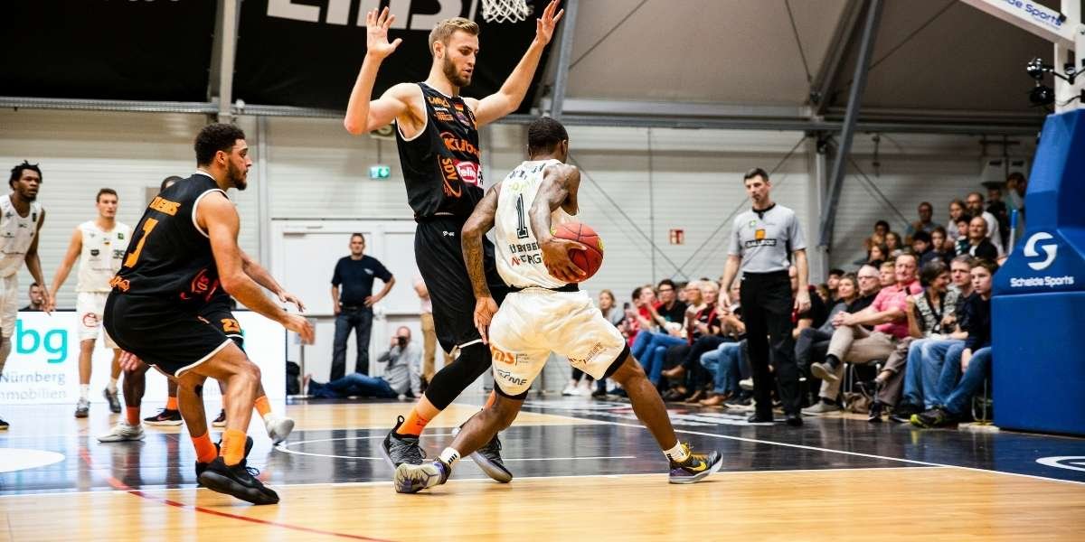 How Two-Way Contracts Impact Team Performance