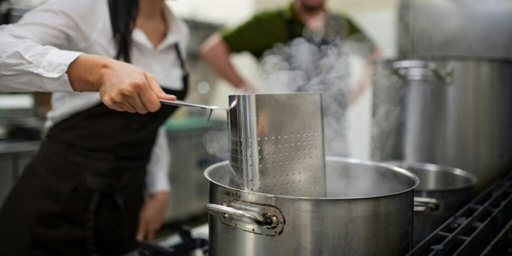 California Restaurant Workers Face Heat and Pollution Risks