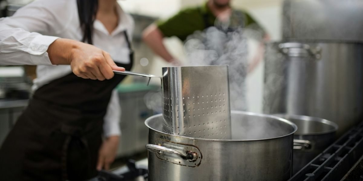 California Restaurant Workers Face Heat and Pollution Risks