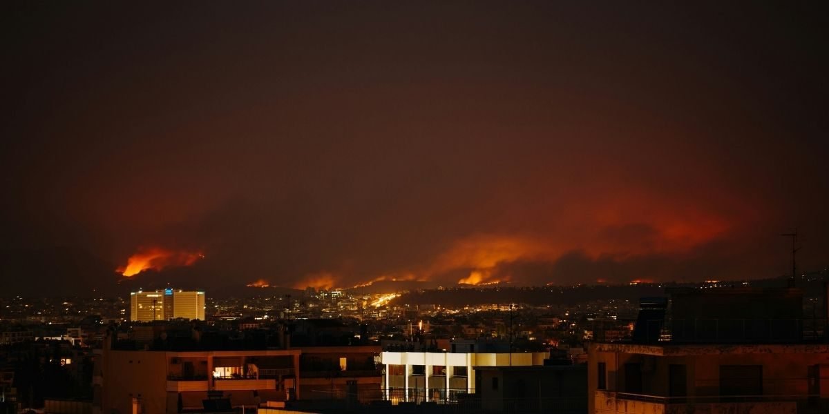 California Wildfire Threat Reaches Suburban Shopping Centers